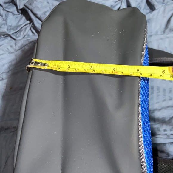 Nwot Pet Sling Carrier Small Dogs/Cats Adjustable Strap Mesh Hand Free - Picture 7 of 7